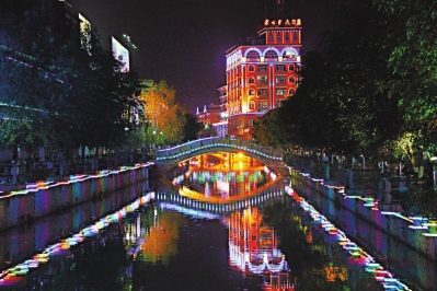 南疆边城凭祥市夜景      李宣良摄